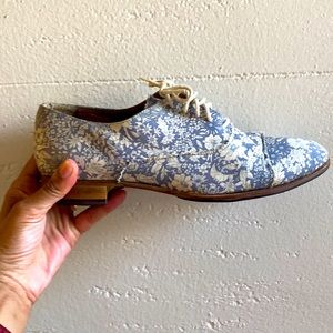 J-Crew liberty print Oxford- size 6.5